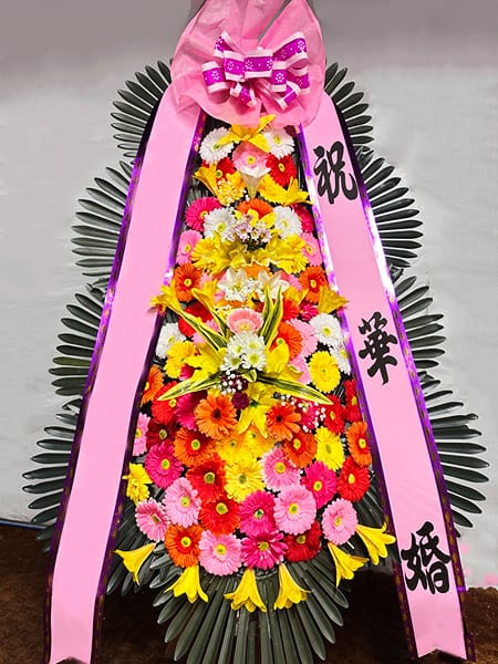 더뉴컨벤션웨딩 직장 동료들이 정성껏 준비한 축하화환